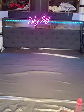 Snapshot of Shy_Ivy chatting on October 7, 2025, 8:50 pm Shy Ivy online show from October 7, 2025, 8:50 pm