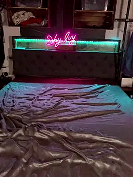 Snapshot of Shy_Ivy chatting on October 19, 2025, 8:09 pm Shy Ivy online show from October 19, 2025, 8:09 pm