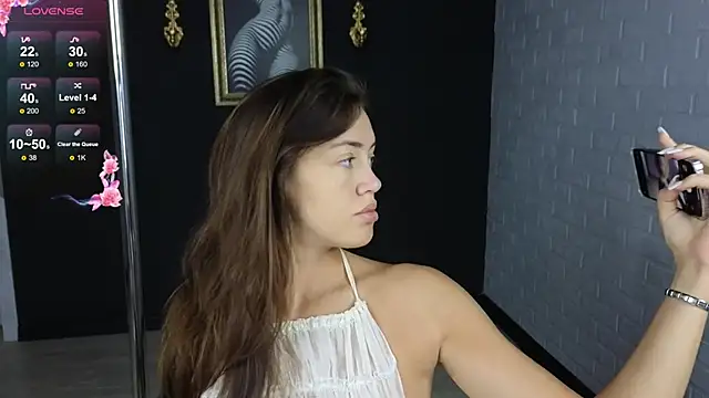 Snapshot of SaraMoren0 chatting on October 15, 2025, 5:18 am SaraMoren0 online show from October 15, 2025, 5:18 am