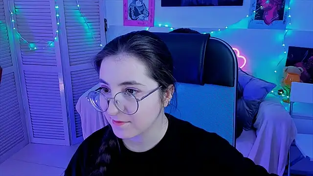 Snapshot of VirtuallVoyant chatting on September 10, 2025, 4:56 am VirtuallVoyant online show from September 10, 2025, 4:56 am