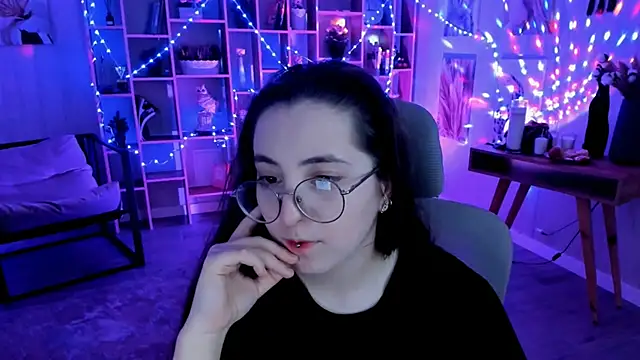 Snapshot of VirtuallVoyant chatting on September 11, 2025, 2:17 pm VirtuallVoyant online show from September 11, 2025, 2:17 pm