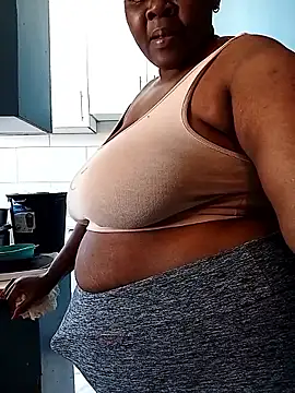 Snapshot of CuteHugeAxx chatting on September 19, 2025, 11:00 am CuteHugeAxx online show from September 19, 2025, 11:00 am