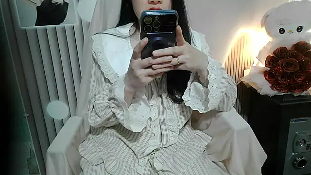 Snapshot of Emachiii chatting on November 13, 2025, 12:48 pm Emachiii online show from November 13, 2025, 12:48 pm