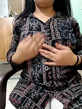 Snapshot of roshni_agrawal0 chatting on September 26, 2025, 7:34 am roshni agrawal0 online show from September 26, 2025, 7:34 am