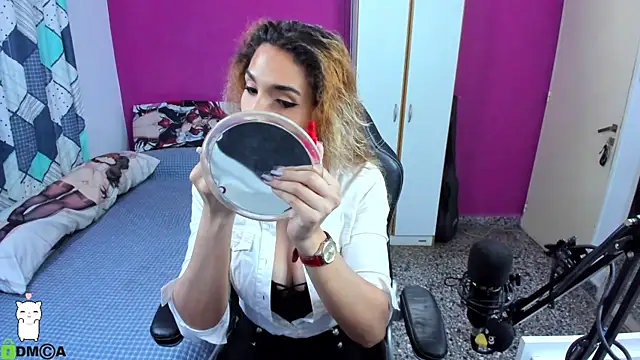 Snapshot of Sweet-Secret_ chatting on November 9, 2025, 9:35 pm Sweet-Secret online show from November 9, 2025, 9:35 pm