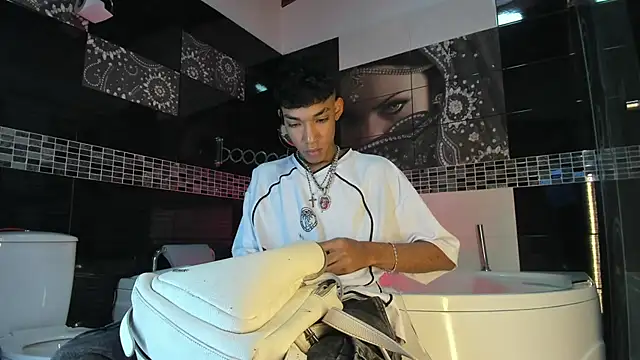 Snapshot of Lucass_Blaze chatting on September 24, 2025, 10:02 pm Lucass Blaze online show from September 24, 2025, 10:02 pm