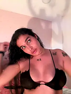 Snapshot of Bella__Wood chatting on September 9, 2025, 9:36 pm Bella  Wood online show from September 9, 2025, 9:36 pm