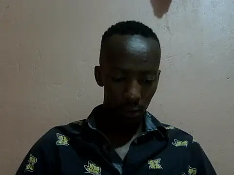 Snapshot of shadez94 chatting on September 20, 2025, 7:37 pm shadez94 online show from September 20, 2025, 7:37 pm