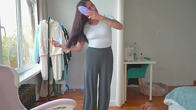 Snapshot of EwelynScott chatting on November 5, 2025, 6:57 am EwelynScott online show from November 5, 2025, 6:57 am