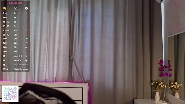 VeronaHascall online show from October 2, 2025, 4:19 am