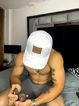 Snapshot of MR_MUSCLE chatting on October 8, 2025, 11:41 am MR MUSCLE online show from October 8, 2025, 11:41 am