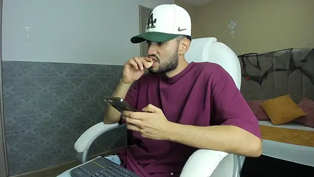 Snapshot of Ryan_Jackson_ chatting on October 1, 2025, 11:11 pm Ryan Jackson  online show from October 1, 2025, 11:11 pm