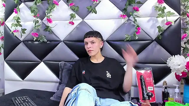 Snapshot of Megan_Thompson_ chatting on September 11, 2025, 2:11 am Megan Thompson  online show from September 11, 2025, 2:11 am