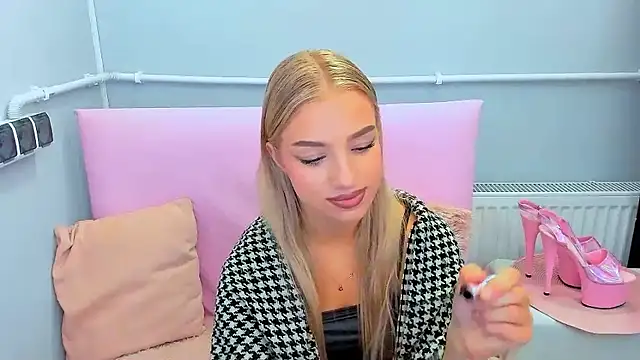 Snapshot of EvetteRose chatting on September 17, 2025, 3:14 pm EvetteRose online show from September 17, 2025, 3:14 pm