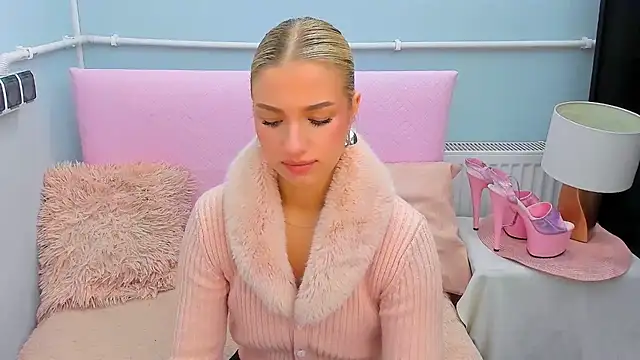 Snapshot of EvetteRose chatting on October 15, 2025, 3:23 pm EvetteRose online show from October 15, 2025, 3:23 pm