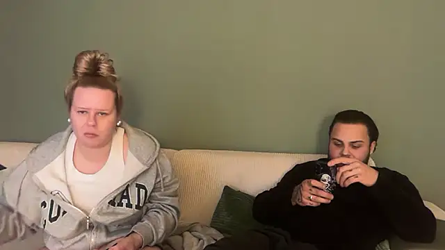 Queenieml online show from November 18, 2025, 6:12 pm