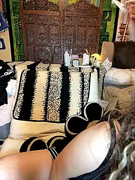 Snapshot of xoxLILxMELOxox chatting on October 5, 2025, 3:10 pm xoxLILxMELOxox online show from October 5, 2025, 3:10 pm