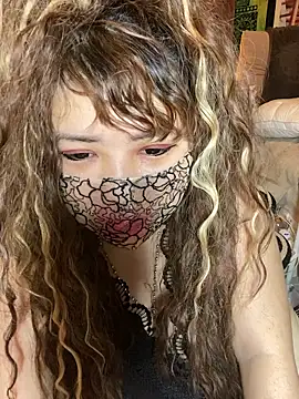 Snapshot of xoxLILxMELOxox chatting on October 6, 2025, 4:15 pm xoxLILxMELOxox online show from October 6, 2025, 4:15 pm