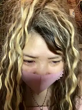 Snapshot of xoxLILxMELOxox chatting on November 2, 2025, 4:31 pm xoxLILxMELOxox online show from November 2, 2025, 4:31 pm