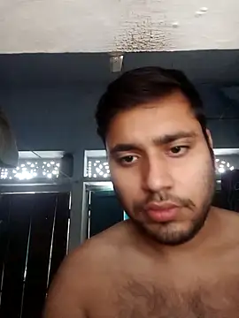 Snapshot of Desirock001 chatting on November 4, 2025, 2:32 am Desirock001 online show from November 4, 2025, 2:32 am