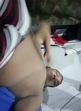 Snapshot of arnal32 chatting on October 8, 2025, 9:40 am arnal32 online show from October 8, 2025, 9:40 am