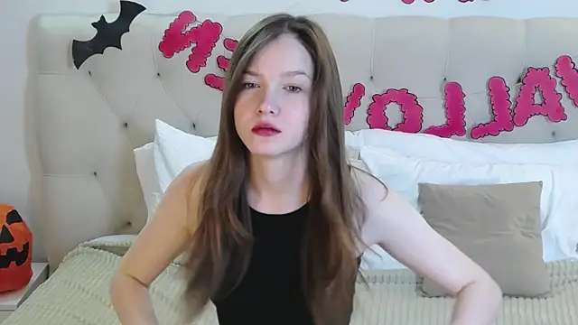 Snapshot of MichelleRoux chatting on October 25, 2025, 12:23 pm MichelleRoux online show from October 25, 2025, 12:23 pm