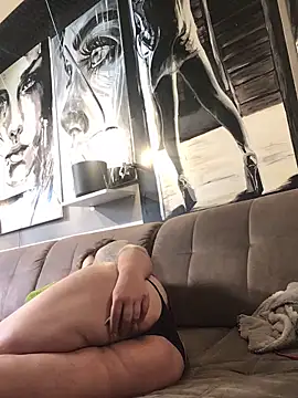 Snapshot of Ich-eben123 chatting on October 21, 2025, 8:15 am Ich-eben123 online show from October 21, 2025, 8:15 am