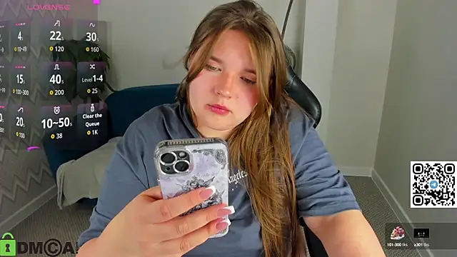 Snapshot of Chloee_White chatting on September 27, 2025, 1:21 am Chloee White online show from September 27, 2025, 1:21 am