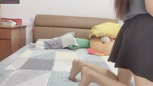 Snapshot of Yin-LL chatting on October 18, 2025, 4:41 pm Yin-LL online show from October 18, 2025, 4:41 pm