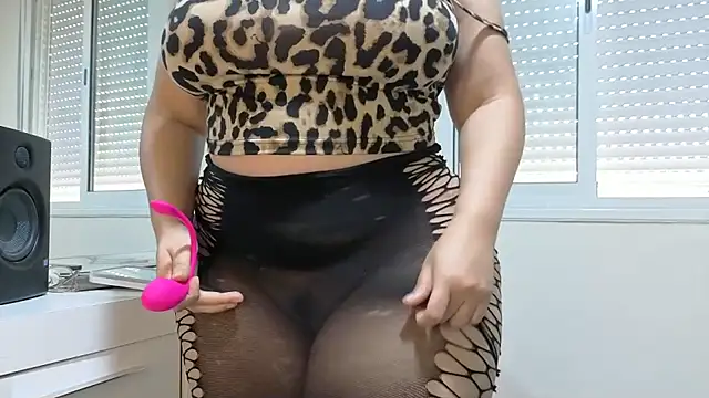 Snapshot of Lady-Rozalia chatting on October 13, 2025, 3:56 pm Lady-Rozalia online show from October 13, 2025, 3:56 pm