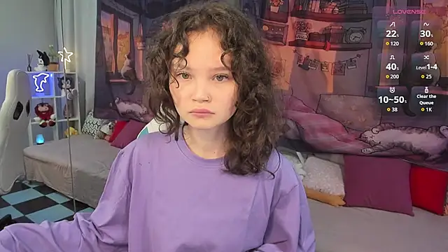 Snapshot of EmilyChaves chatting on October 1, 2025, 6:03 pm EmilyChaves online show from October 1, 2025, 6:03 pm