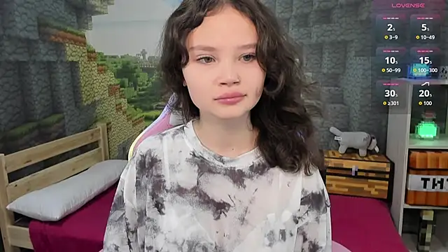 Snapshot of EmilyChaves chatting on October 14, 2025, 5:58 pm EmilyChaves online show from October 14, 2025, 5:58 pm