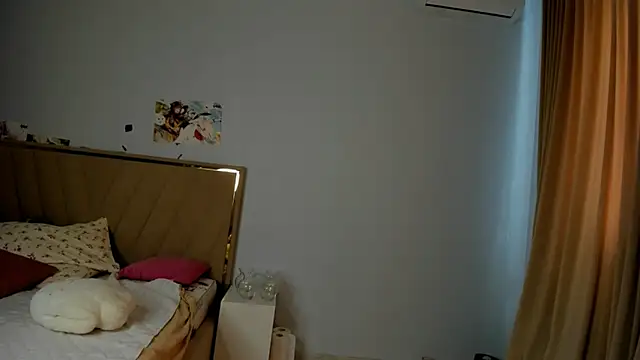 miko moonn online show from October 20, 2025, 3:40 am