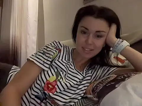 Snapshot of Gilin1 chatting on October 13, 2025, 6:52 pm Gilin1 online show from October 13, 2025, 6:52 pm