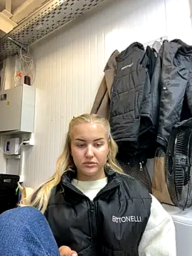 Snapshot of CandyVice chatting on September 14, 2025, 5:34 pm CandyVice online show from September 14, 2025, 5:34 pm