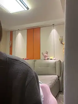 Snapshot of D-033 chatting on November 8, 2025, 10:15 am D-033 online show from November 8, 2025, 10:15 am