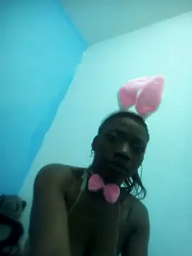 Snapshot of Aurora-Queen chatting on November 1, 2025, 4:25 am Aurora-Queen online show from November 1, 2025, 4:25 am