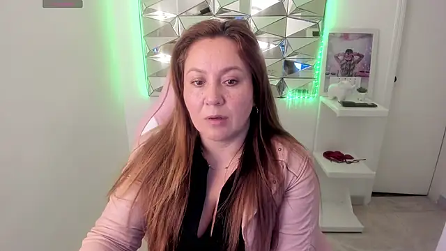 Snapshot of camixxx_m chatting on October 15, 2025, 1:00 pm camixxx m online show from October 15, 2025, 1:00 pm