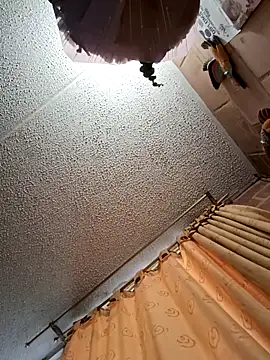 Snapshot of ZoeBenneti chatting on October 8, 2025, 9:23 pm ZoeBenneti online show from October 8, 2025, 9:23 pm