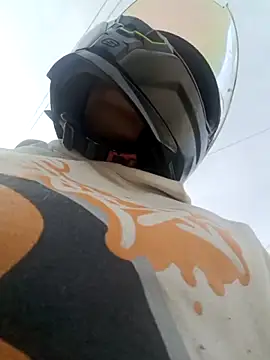 Snapshot of ZoeBenneti chatting on October 27, 2025, 12:31 pm ZoeBenneti online show from October 27, 2025, 12:31 pm