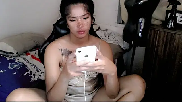 Snapshot of Cutierhyxx chatting on October 14, 2025, 3:35 pm Cutierhyxx online show from October 14, 2025, 3:35 pm