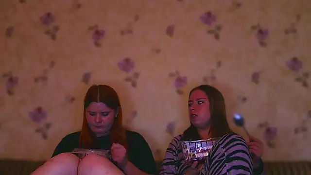 Snapshot of Tomyris_yuki chatting on October 22, 2025, 12:44 am Tomyris yuki online show from October 22, 2025, 12:44 am