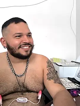 Snapshot of DannyBearrr chatting on October 5, 2025, 7:12 pm DannyBearrr online show from October 5, 2025, 7:12 pm