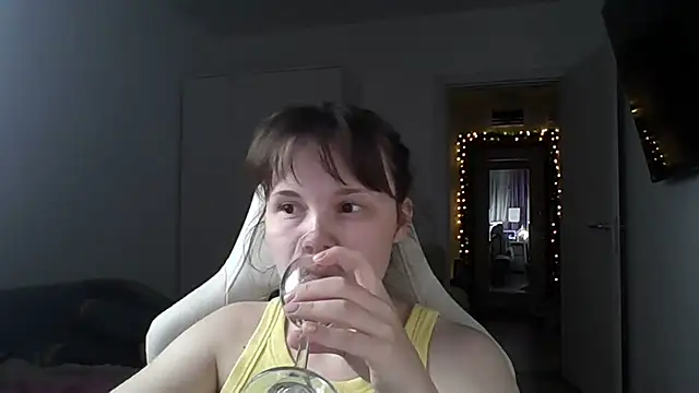 Snapshot of Qaynii chatting on September 13, 2025, 8:30 pm Qaynii online show from September 13, 2025, 8:30 pm