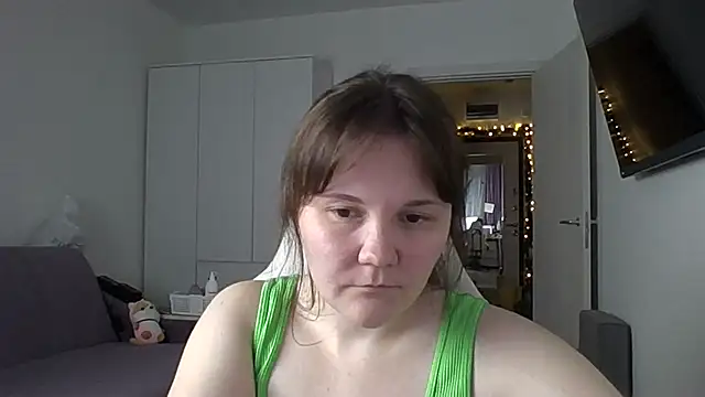 Snapshot of Qaynii chatting on October 13, 2025, 2:06 pm Qaynii online show from October 13, 2025, 2:06 pm