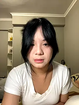 yiyi-888888 online show from October 24, 2025, 3:41 pm