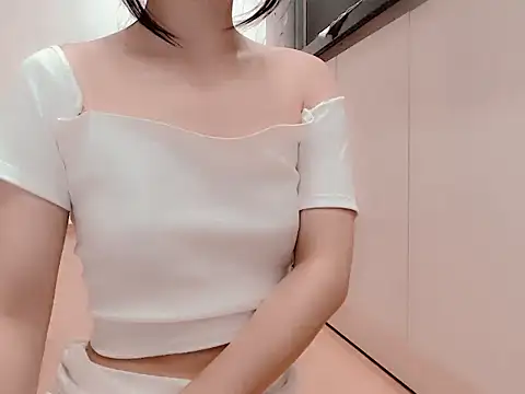 Snapshot of Tea_Mei chatting on October 13, 2025, 12:49 pm Tea Mei online show from October 13, 2025, 12:49 pm