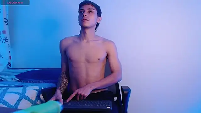 Snapshot of axel_davis_ chatting on October 14, 2025, 1:39 am axel davis  online show from October 14, 2025, 1:39 am