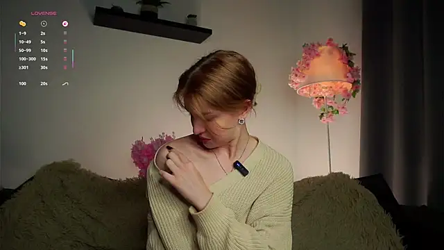 Snapshot of EasterBonney chatting on October 15, 2025, 11:32 am EasterBonney online show from October 15, 2025, 11:32 am