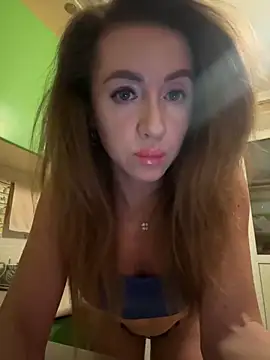 Snapshot of MarinaDiva11_74 chatting on October 15, 2025, 7:47 pm MarinaDiva11 74 online show from October 15, 2025, 7:47 pm